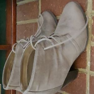High-heeled Booties 9m
